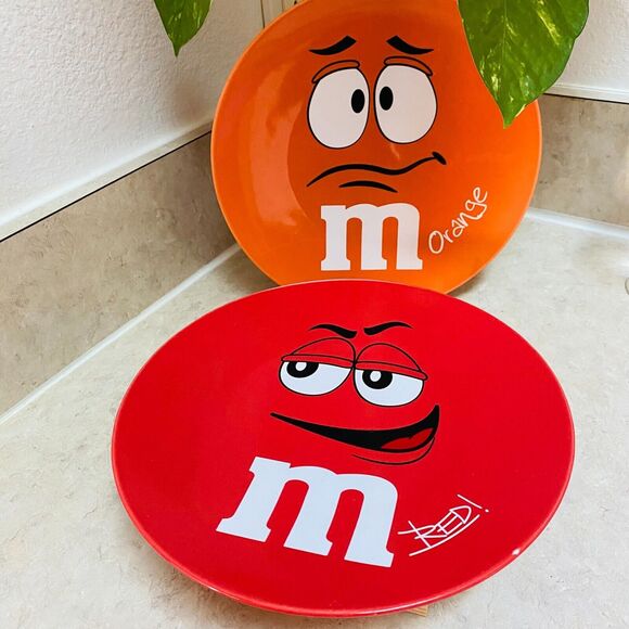 Set of Two Flate plate porcelan red round 11"‎ printed letter M from brazilizno - Picture 1 of 4